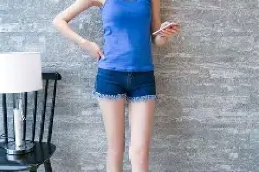 内娱开年地震！30岁网红司晓迪爆料睡遍顶流48小时反转封账号