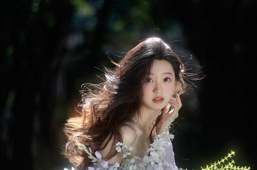 65岁欧阳震华和老婆傅洁娴参加朋友聚餐夫妻俩看起来都好瘦啊