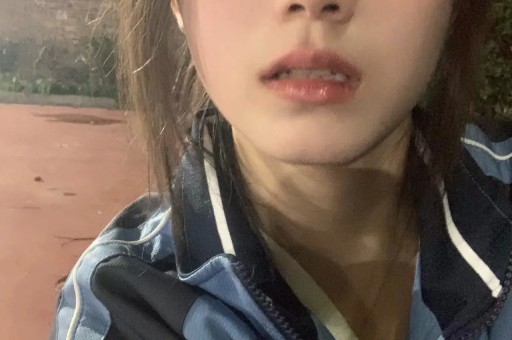 热搜上“13岁女演员打扮性感走红毯”事件：永远不要低估人性的恶